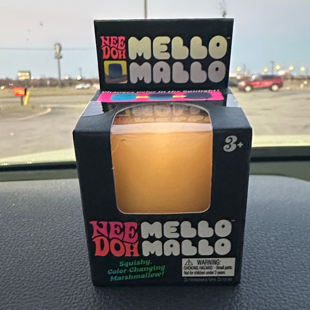 Mello Mallo Squishy Toy - Cream